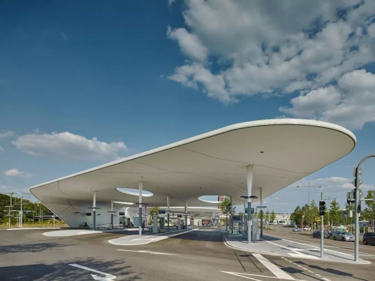 农村公交站台资料下载-车站设计，世界级建筑师才有的创意