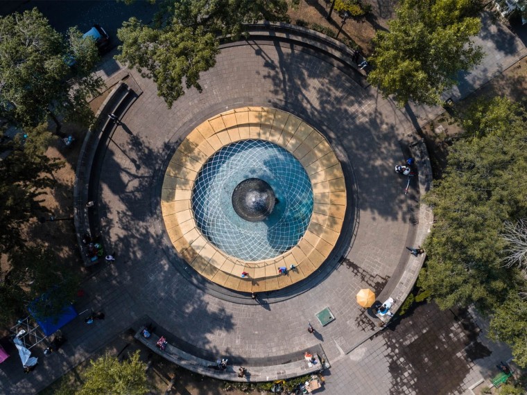 CAD圆形喷泉资料下载-墨西哥城市玩具互动喷泉装置
