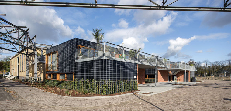 荷兰宽敞舒适办公空资料下载-荷兰的绿色小屋