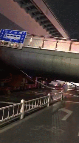 曲线段超高计算资料下载-杭州天桥被撞，主梁坍塌!超高车辆撞击桥梁上部结构研究!