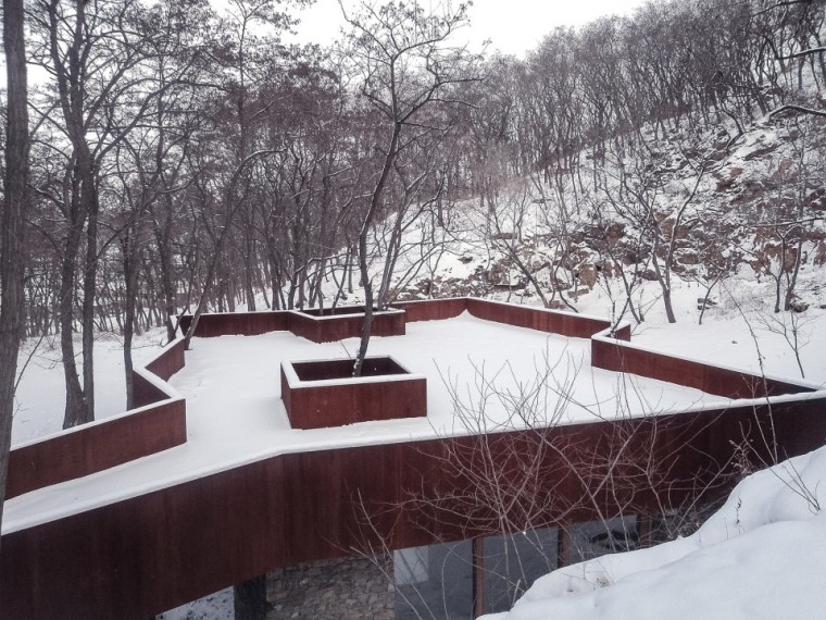 04-雪中的屋顶平台 Roof terrace in snow