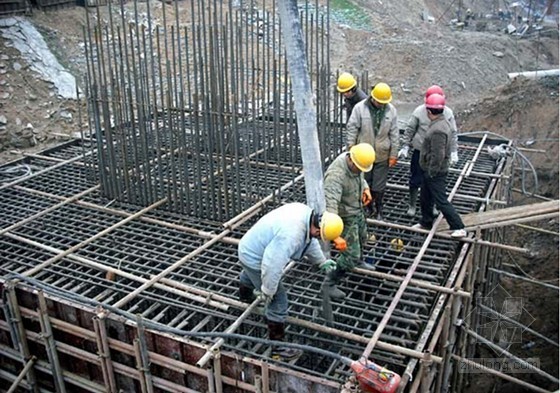 建设工程项目管理全套培训讲义PPT（469页）-基础砼浇灌 