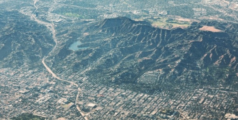 hollywoodland-hills-with-hollywood-sign-and-reservoir_free_stock_photos_picjumbo_HNCK4394-2210x1474.jpg