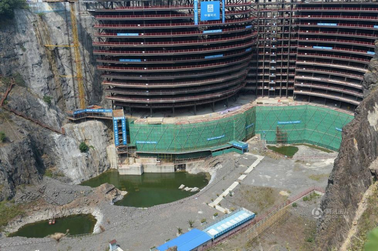 超级工程上海深坑酒店资料下载-上海“深坑酒店”已建地下17层，预计2017年可竣工并试营业！