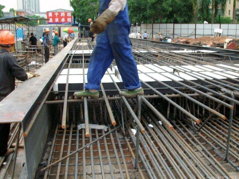 月度安全生产工作计划资料下载-地铁施工安全工作计划(word，6页）