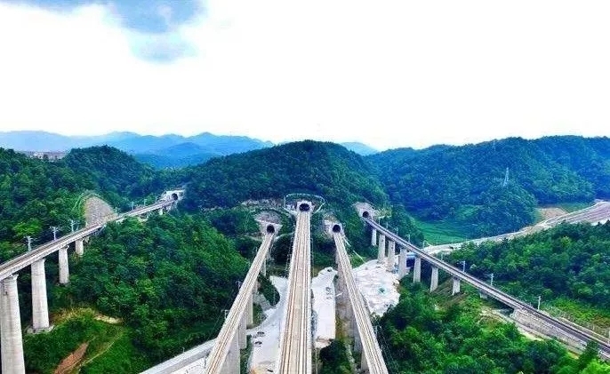 高黎贡山铁路隧道资料下载-中国最长铁路隧道排行榜