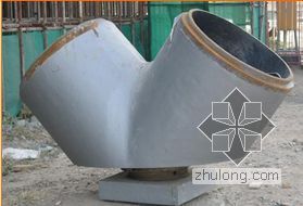 球铰体系铸钢支座及巨型人字柱的空中定位安装技术