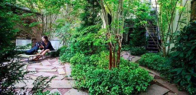 露台花园设计方案资料下载-分享一个花园设计方案~胶带花园