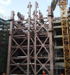 钢桁架廊施工资料下载-大跨度连廊钢桁架液压整体提升施工技术