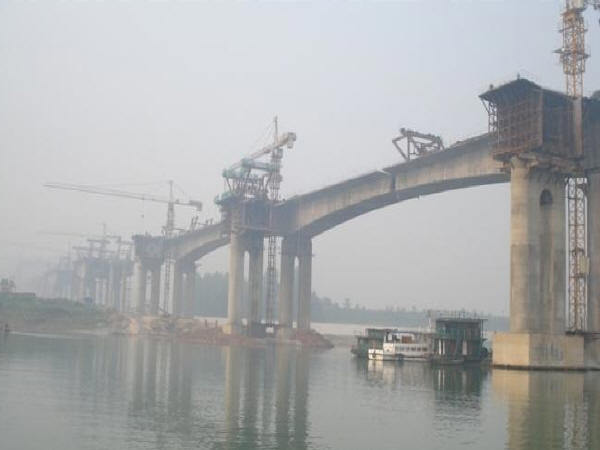 桥梁拼宽中的桩基施工资料下载-286个道路桥梁工程施工常识