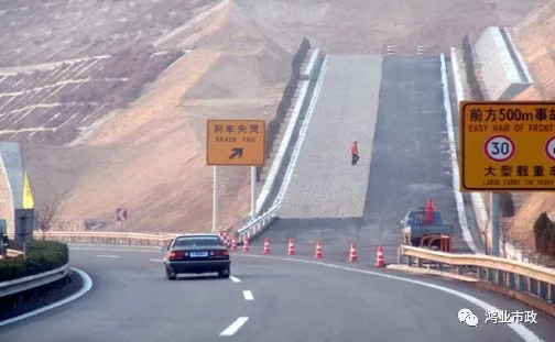 山区公路设计师必会的避险车道设计-公路设计师避险车道设计优化好了，“胜造七级浮屠”！_7