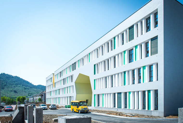 浙江下扇小学-003-the-Design-of-a-Resettlement-Primary-School-By-Department-Of-Architecture