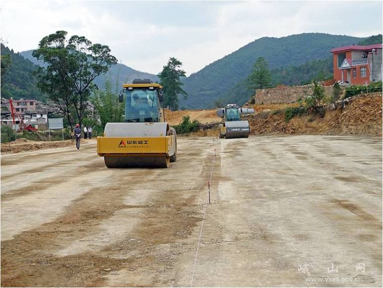 道路排水施工技术方案资料下载-路基工程施工技术图文解读73页（压实排水防护）