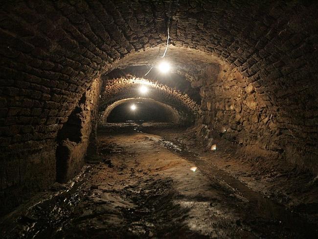 旅游景点工程资料下载-墨西哥发现500年前古隧道!