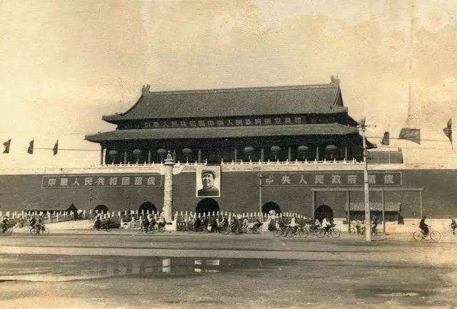 北京混凝土地面拆除资料下载-亲历者讲述：“天字号工程”---1969天安门拆除重建！