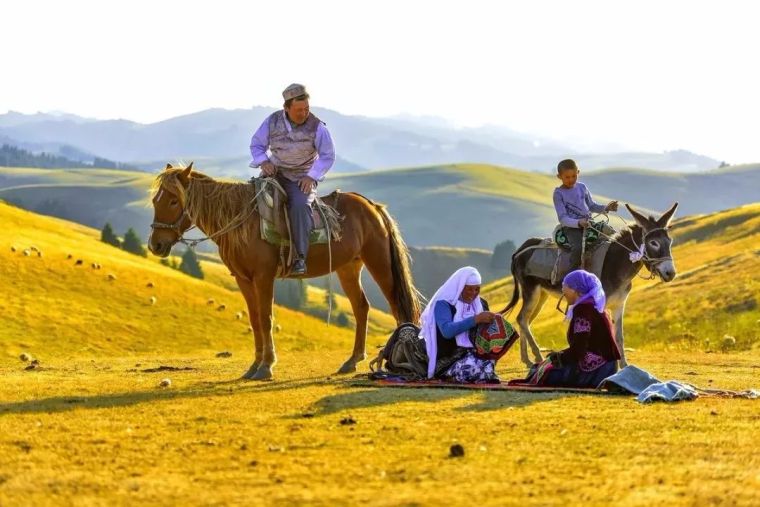 爱情景区规划资料下载-新疆首家世界地质公园开园！美若天堂，此生必去！