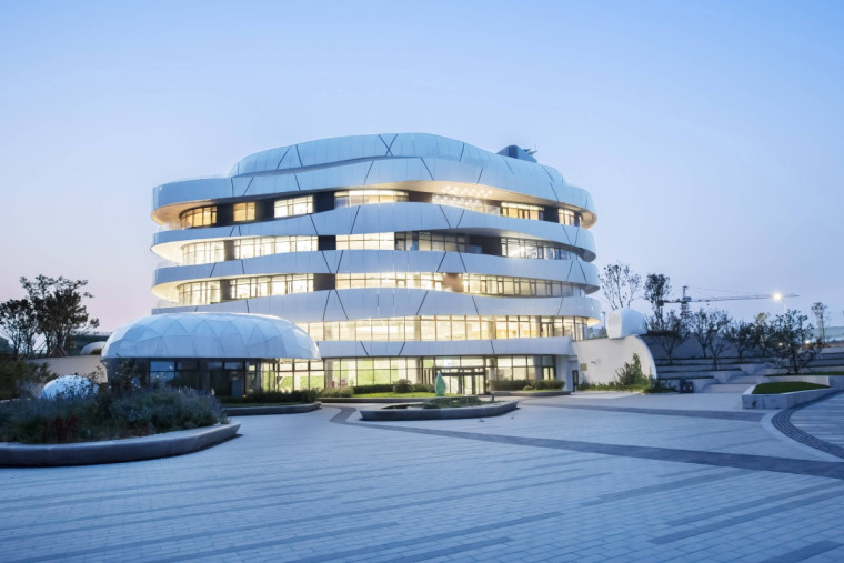 北京温榆生态商务园资料下载-青岛西门子流线形的创新体验中心