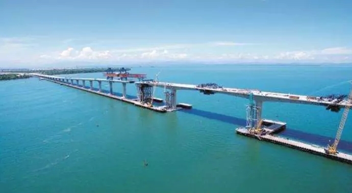 在海上拐一个90度急转弯，文莱首座跨海大桥这样造！-3.webp.jpg