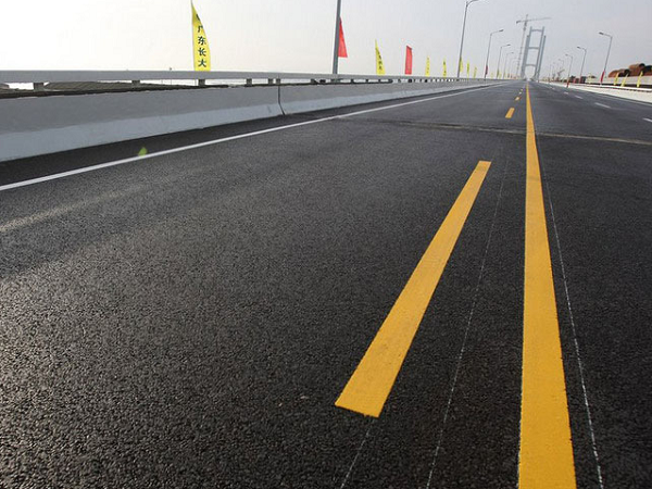 十天高速公路工程标准化资料下载-高速公路养护施工安全管理培训材料（共76页）