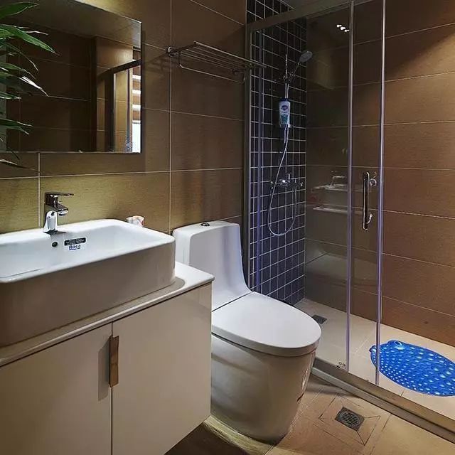 卫生间玻璃墙隔断资料下载-卫生间干湿分离法，你家适合哪种？