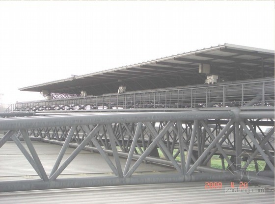 屋面管桁架吊装资料下载-大跨度管桁架屋架及网架开合屋盖结构施工方案介绍