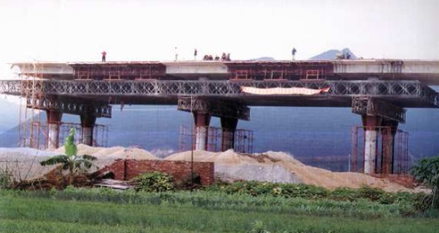 预应力混凝土连续梁桥与连续钢构桥现浇及拼装施工-立支架就地现浇