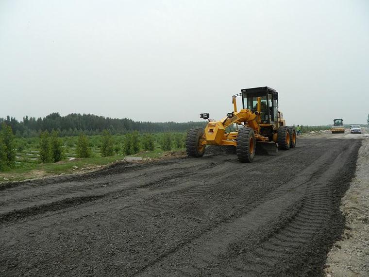 施工道路技术总结资料下载-道路工程施工总结(word，25页）