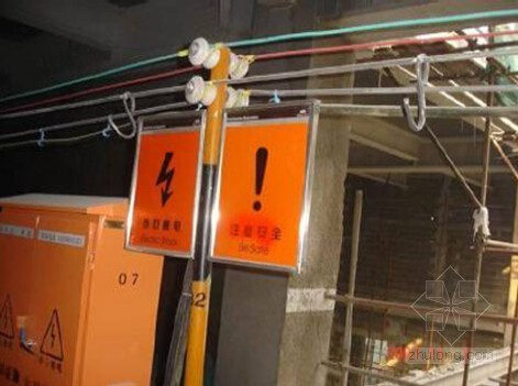 抗静电地板施工方法资料下载-[北京]变电站及附属设施精装修工程施工组织设计