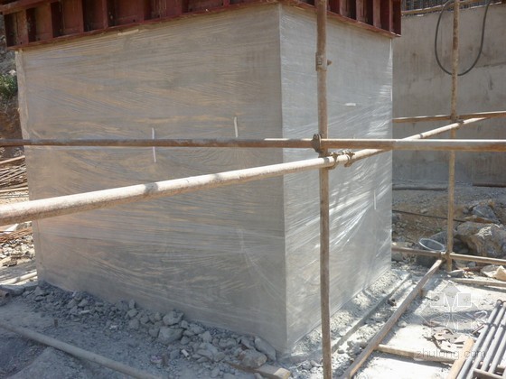 薄壁不锈钢管安装施工工艺资料下载-桥梁薄壁空心墩翻模施工工艺