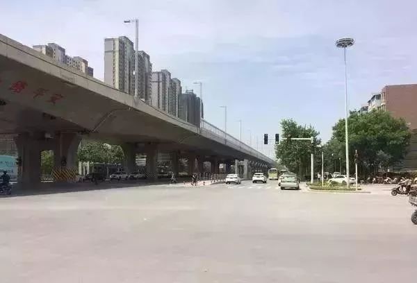 郑州市道路设计资料下载-只因少盖一个章？ 郑州一道路建成4年3亿工程款未结