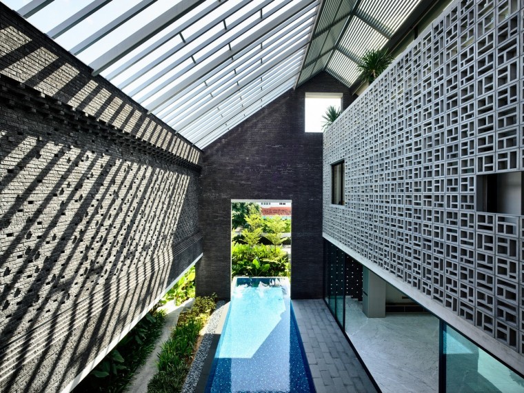 新加坡砖结构的典型坡屋顶住宅-1528562014514696