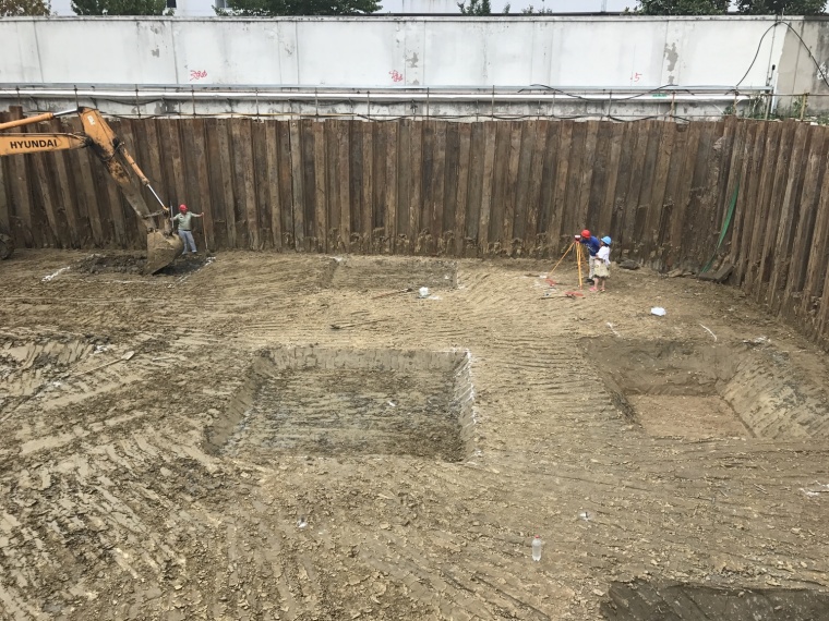 挖土机挖土资料下载-施工现场第一视觉解读造价：挖土方的施工工艺与组价