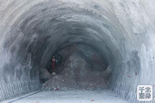 四川龙泉设计资料下载-高速公路隧道爆破施工设计方案（25页）