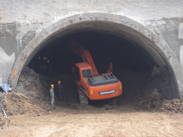 隧道型钢施工方案资料下载-隧道穿越断层施工方案