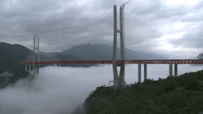 北盘江第一大桥资料下载-“200层楼高”世界第一高桥北盘江大桥合龙