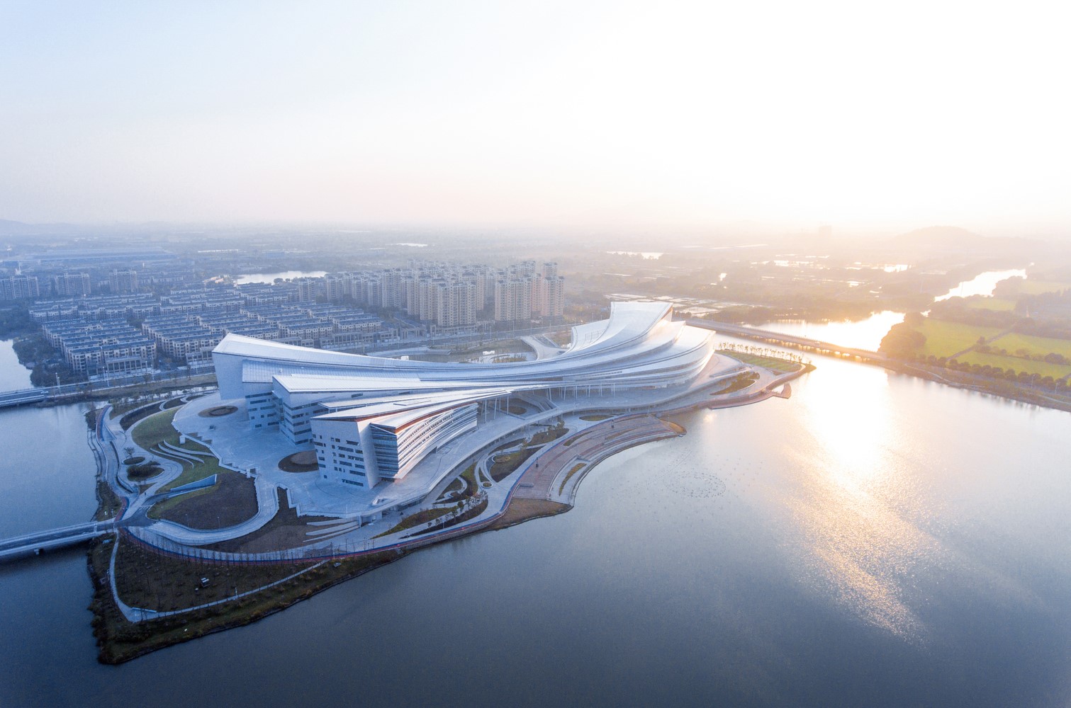 德清建筑设计资料下载-浙江湖州市吴兴区文体中心 / 蔺科(上海)建筑
