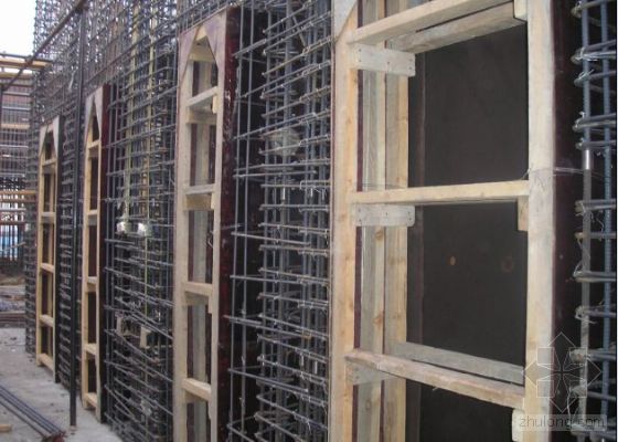 建筑门窗尺寸规范资料下载-提高混凝土剪力墙门窗洞口尺寸合格率PPT