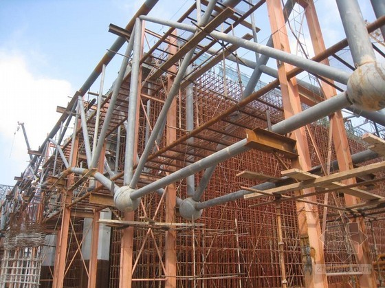 桁架结构展览馆资料下载-钢结构大跨度悬挑桁架施工工法（附图、35页）
