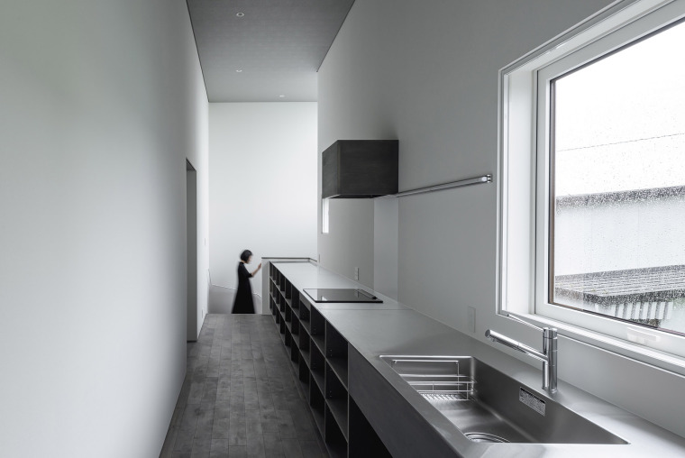 日本隧道商店住宅-015-corridor-of-the-fold-by-jun-igarashi-architects