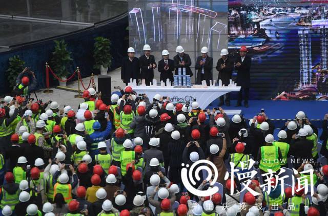 重庆地标“朝天扬帆”1100吨钢结构桁架平地升空250米  刷新记录_6