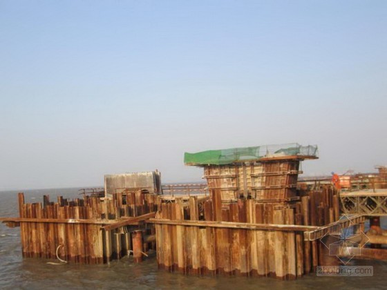 基础内钢板资料下载-桥梁墩基础围堰法施工中钢板桩受力分析