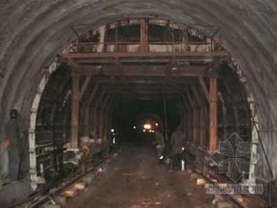 兰渝铁路隧道资料下载-[PPT]新建兰渝铁路某隧道专项施工方案汇报