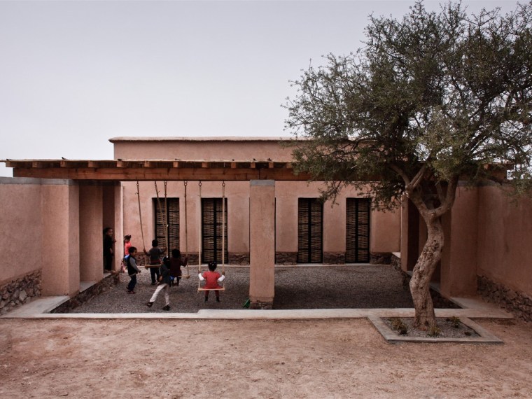 幼儿园内部装修图片资料下载-摩洛哥小城的新乡土幼儿园