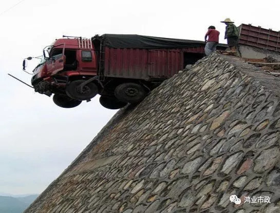 山区公路设计师必会的避险车道设计-公路设计师避险车道设计优化好了，“胜造七级浮屠”！_6