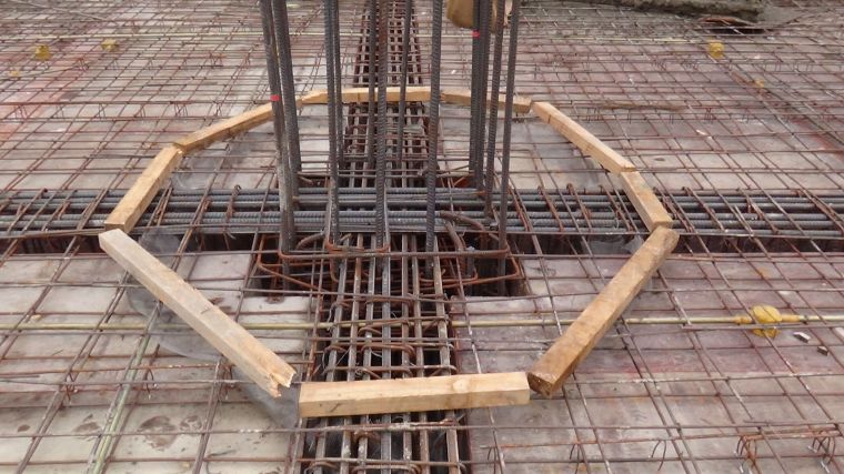 钢管拱混凝土垫梁资料下载-节点处不同强度等级混凝土同步施工方法