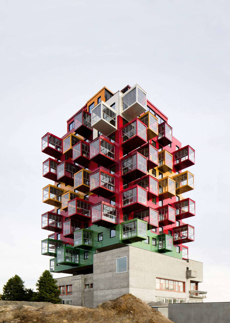 方形高层公寓资料下载-点亮城市的彩色公寓