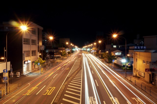 马路路灯资料下载-为什么高速公路上不设置路灯？