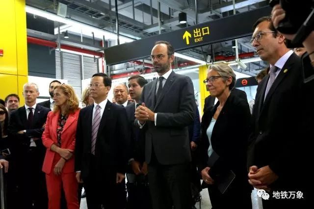 法国总理爱德华·菲利普参观上海地铁浦江线_2