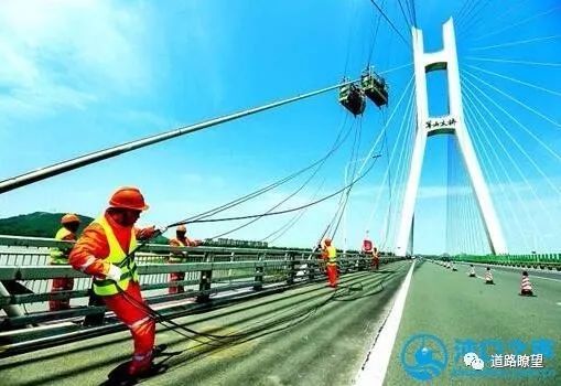 预制超高性能混凝土资料下载-武汉军山大桥维修遭遇“超级难题” 被迫两度延期