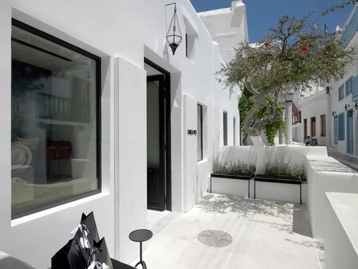 奢侈品店施工图资料下载-希腊米克诺斯岛的Kois Associated Architects的LINEA PIU Boutiq